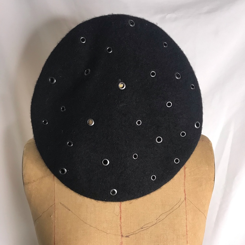 Grommet Beret